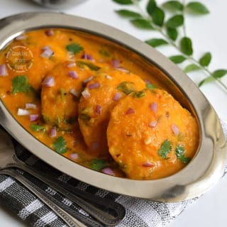 Idly with Sambar